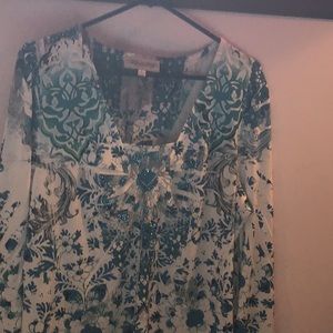 Women’s turquoise and beige shirt